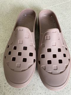 (Category: ) located in . Submitted by shopfun9999 (Listing ID 1450773043, Image 1). Description: .