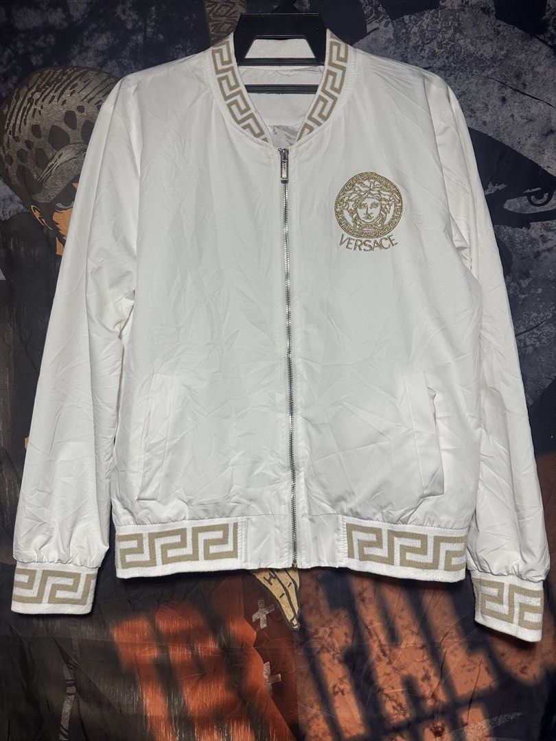 versace bomber jacket (Category: Activewear) located in Tawau. Submitted by ajistapau67 (Listing ID 1450737640, Image 1). Description: pit 21 labuh 26.