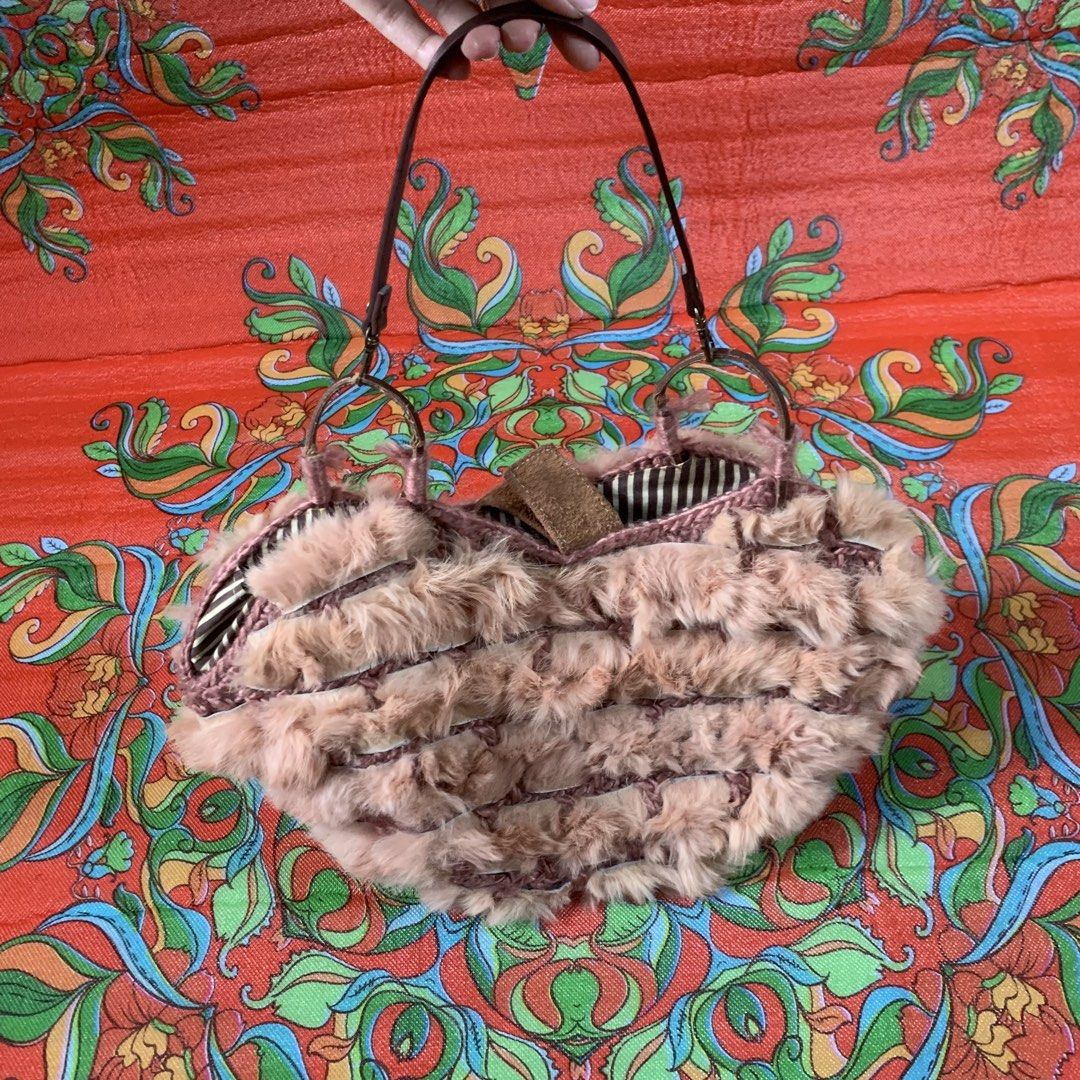 vintage cache cache pink woven fur bag 2000s y2k (Category: Tote Bags) located in Arayat. Submitted by capymelon (Listing ID 1450785695, Image 1). Description: magnetic lock, with zipper pocket pink/peach color body: 14” x 7.5” issue: rubs sa sakbitan ng handle.