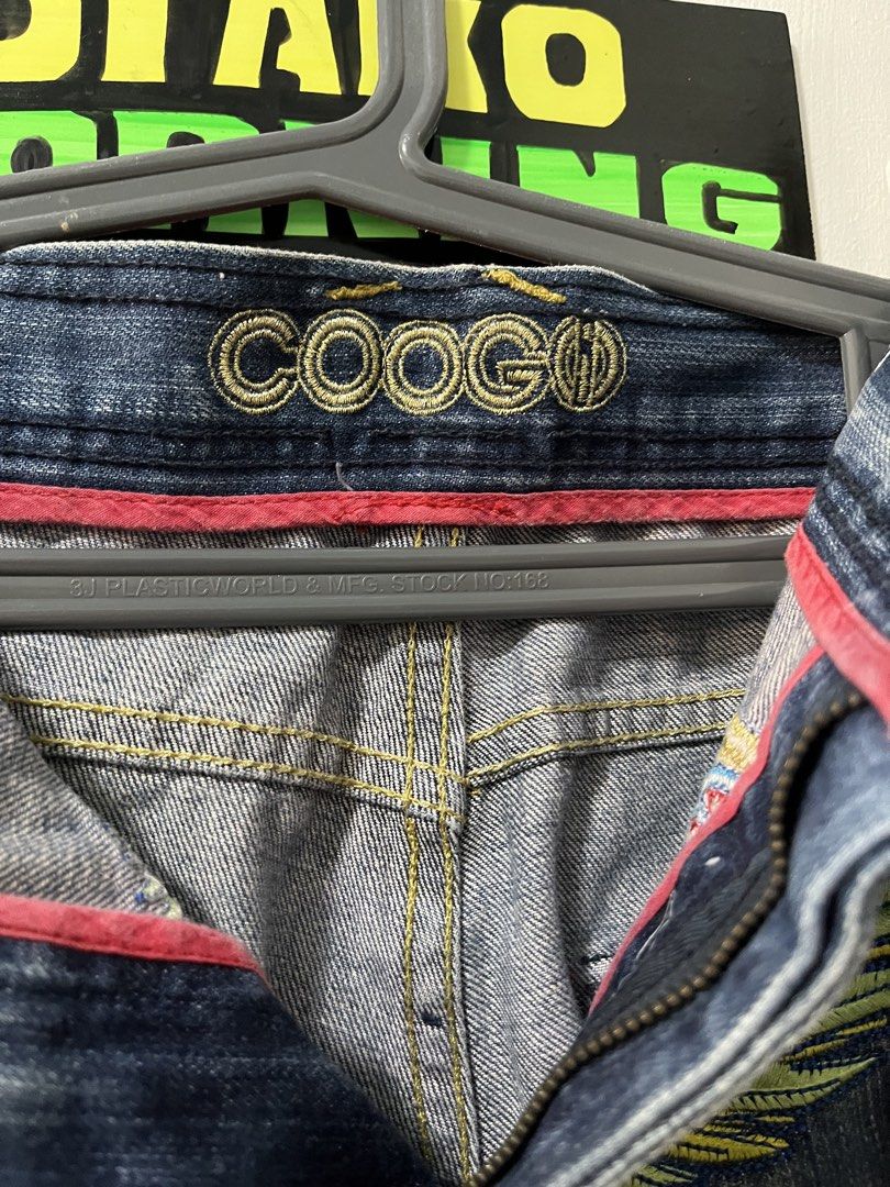 Vintage Coogi Baggy Pants (Category: Jeans) located in Taguig. Submitted by pabloofab (Listing ID 1450895715, Image 3). Description: - 40” waist - 35” length - no issues - pinaputol ko sya kaya maiksi na - negotiable yung price.