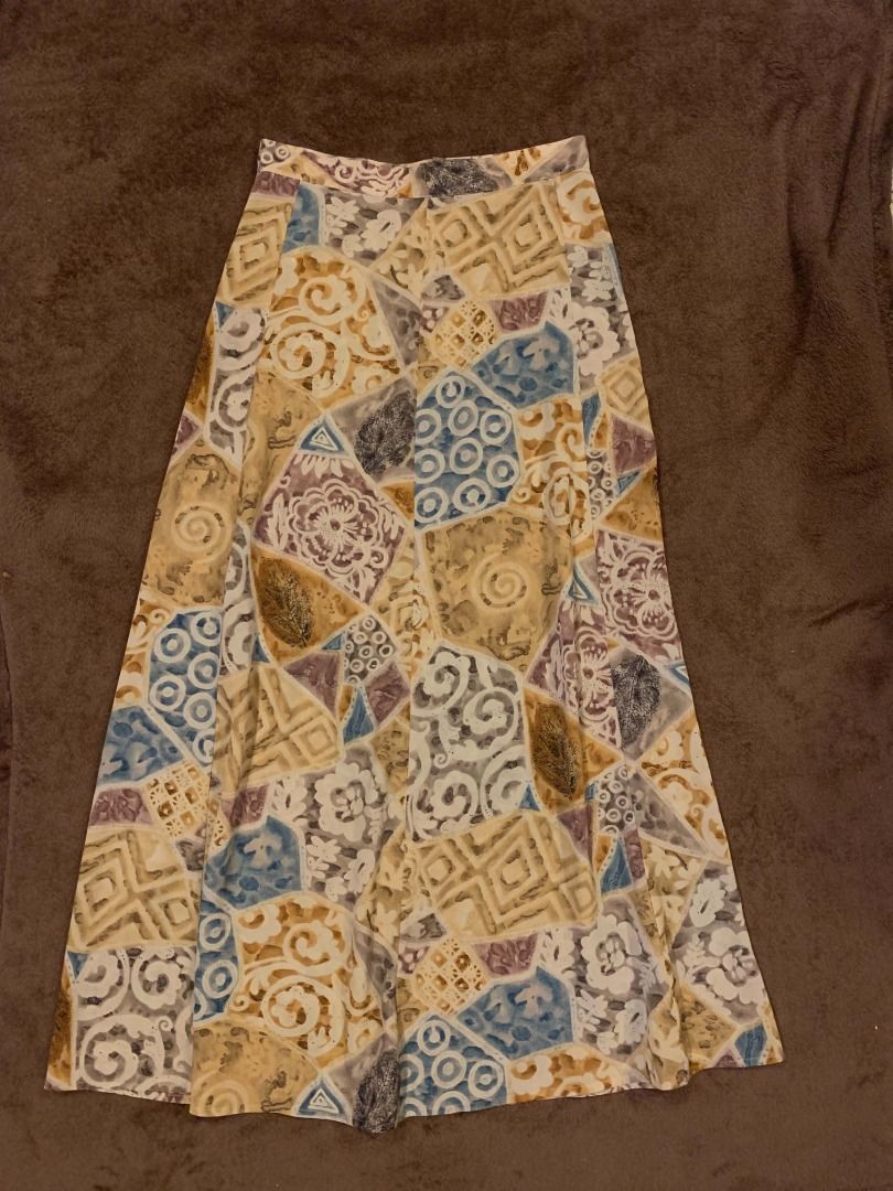 Vintage [Esprit] Bohemian Patchwork Maxi Skirt (Category: Skirts) located in Valenzuela. Submitted by xellexoxo (Listing ID 1450790751, Image 2). Description: Authentic Vintage Esprit from the 2000s, originally bought from Hong Kong. DETAILS: ☆ Brand: Esprit ☆ Style: Maxi Skirt ☆ Color: Bohemian Style Patchwork ☆ Size: Small to Medium. 26-30 waistline. ☆ Condition: In excellent condition. Like new. ! Issues ! : None - 📍 Valenzuela City, Metro Ma