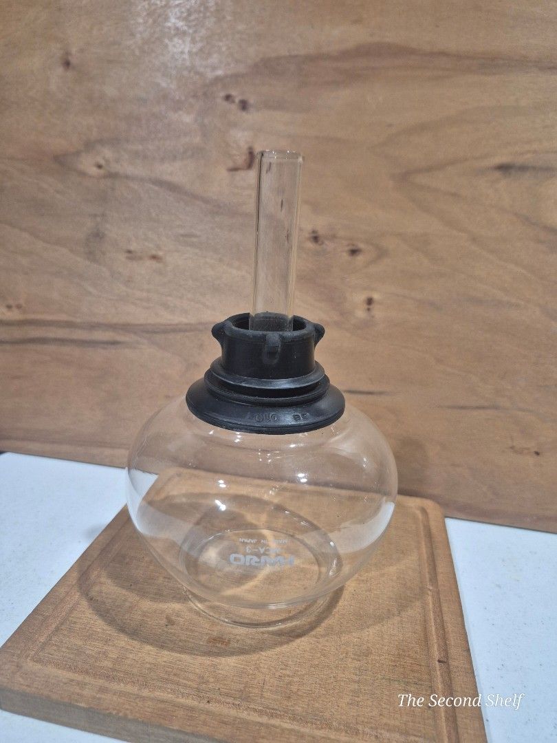 Vintage Hario MCA-3 Upper Globe for Siphon Coffee Maker (Category: Coffee Machines & Makers) located in Santa Rosa. Submitted by thesecondshelf (Listing ID 1450880517, Image 3). Description: Vintage Hario MCA-3 Upper Globe for Siphon Coffee Maker Made in Japan Original Hario MCA-3 upper globe (upper bowl) for a 3-cup siphon coffee maker. Includes the original glass siphon tube and rubber gasket. A hard-to-find replacement part for restoring a vin