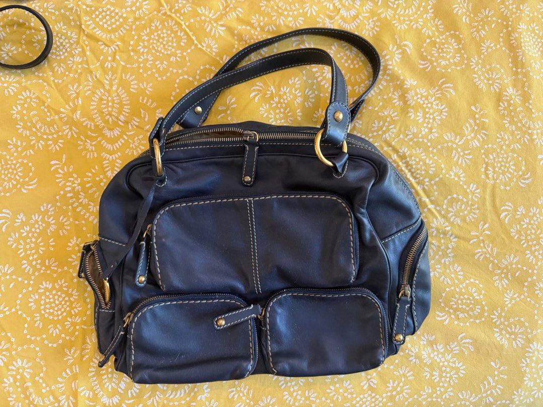 Vintage Tods shoulder bag (Category: Luxury Bags & Wallets) located in Paranaque City. Submitted by bbbcloset (Listing ID 1450787366, Image 1). Description: Is in mint condition Has stains inside but definitely cleanable .