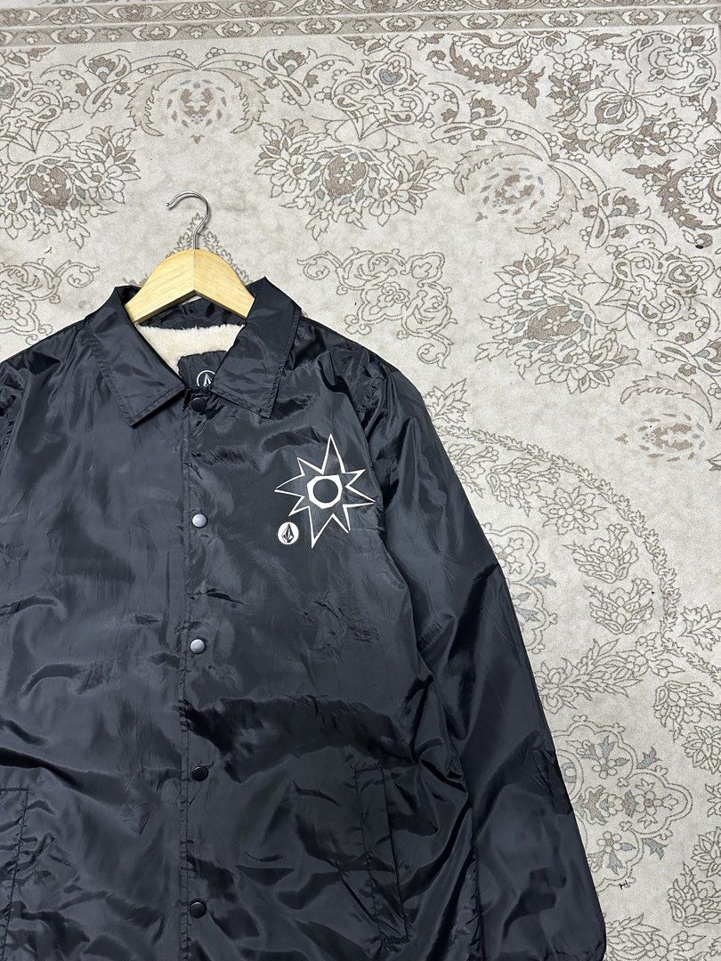 Volcom coach jacket (Category: Coats, Jackets and Outerwear) located in Shah Alam. Submitted by apisz15 (Listing ID 1450774868, Image 3). Description: Measurement :- Pit 21 Length 29 Condition 9/10.