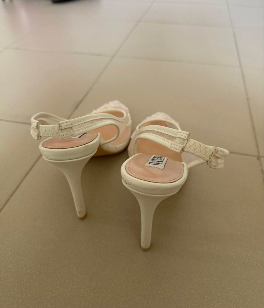 WANZAR HEELS SIZE 38 (Category: Heels) located in Puchong. Submitted by shopwithnhina (Listing ID 1450793418, Image 3). Description: Wanzar bride heels Size 38 Condition 8/10 As picture. Pakai 4jam shj masa nikah. Pm for details..