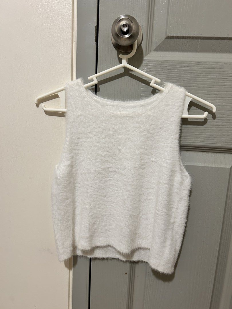 White Fuzzy Knit Cropped Tank Top (Category: Sleeveless) located in Manila. Submitted by declutteringmpc (Listing ID 1450842421, Image 1). Description: - Super soft fuzzy knit fabric - Classic white color - Cropped style, hits at the waist - Sleeveless design - Very stretchy material for a comfortable fit - Ideal for layering or wearing on its own - Cozy and comfortable feel.