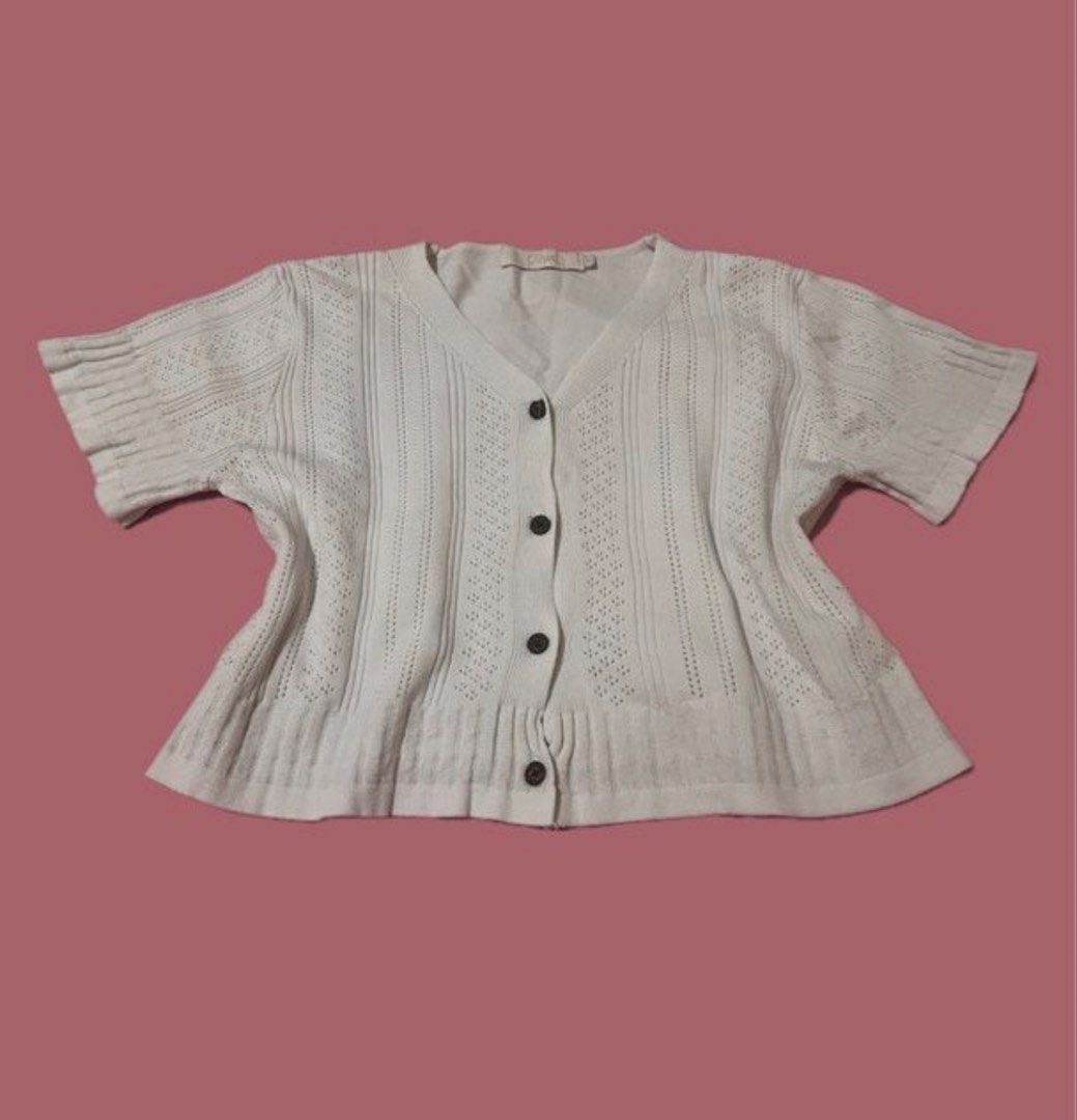 White Knitted V-Neck Button-Up Crop Top (Category: Others Tops) located in Dasmarinas. Submitted by dcarts (Listing ID 1450871387, Image 1). Description: KINDLY READ BEFORE ORDERING 🙇🏻‍♀️ SIZE: s-m COLOR: white DETAILS: no flaw/s RFS: decluttering 📍 Dasmariñas, Cavite 💳 MOP: GCash (Cash payment available for meet-ups only) ⤑ Please refer to the photos for measurements (if provided) ⤑ All items are recommended to be washed before use (for clot