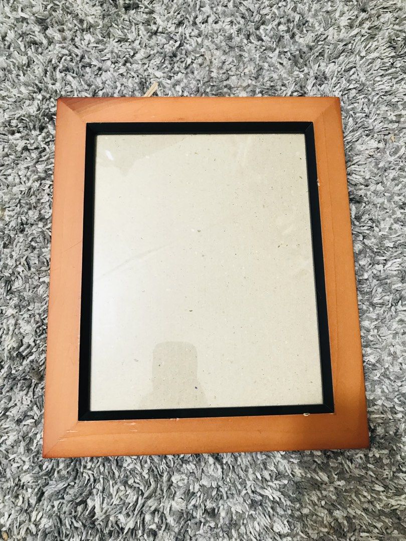 WOOD PICTURE FRAME 12.5/10.5 " (Category: Frames & Pictures) located in Gamu. Submitted by 2022bagsbunny (Listing ID 1450790573, Image 1). Description: .