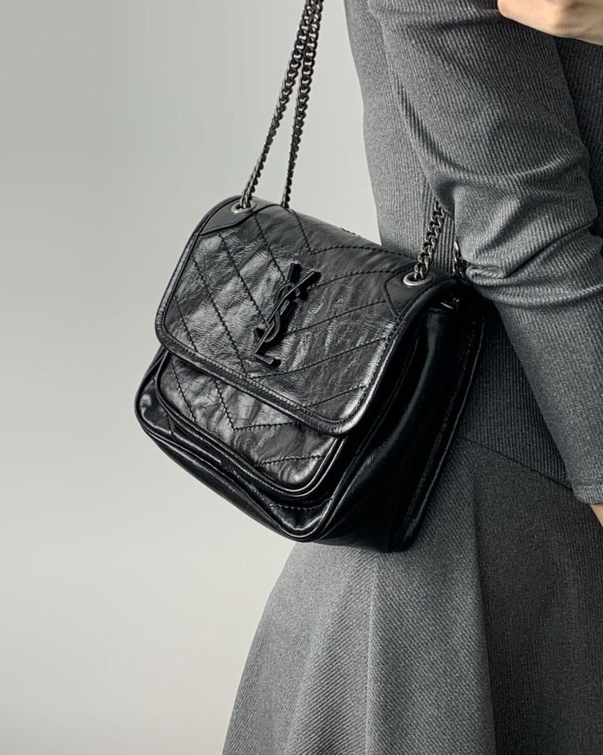 YSL Niki 黑鏈黑標 復古皺紋 （分類：單肩包）位於 Hong Kong。 由 petei_chen 提交（商品編號 1450776243，圖片 1）。簡介： 產品均有齊✅ : 原裝盒 紙袋 卡紙 塵袋 郵寄安排🚚 順豐包郵✅ 。