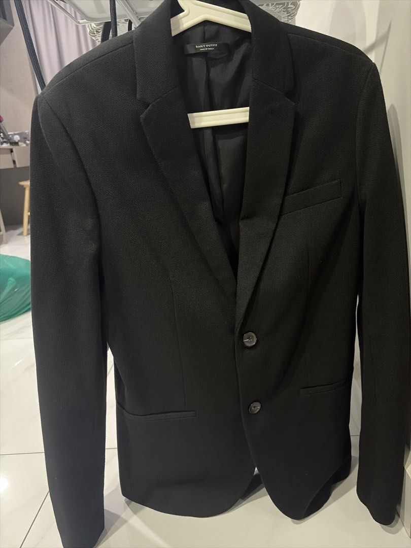 Zara black (Category: Coats, Jackets and Outerwear) located in Petaling Jaya. Submitted by yenn_nn (Listing ID 1450857086, Image 1). Description: .