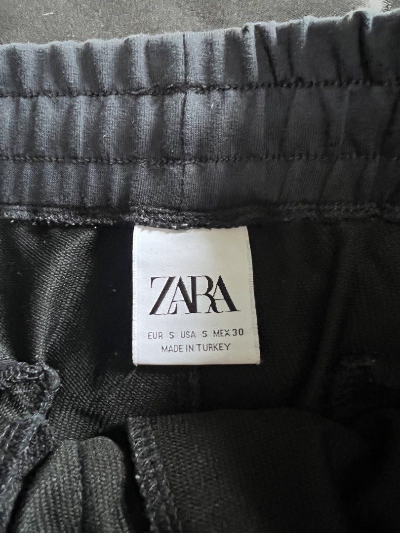 ZARA Black Jogger Pants Size S (Category: Joggers) located in Las Pinas. Submitted by sabsking (Listing ID 1450812111, Image 2). Description: - Zara Black Jogger Pants - Size: S - Elastic waistband with drawstring - Two side pockets - Made in Turkey - Comfortable and casual design Waistline 28-33 inches ₱480 plus sf.