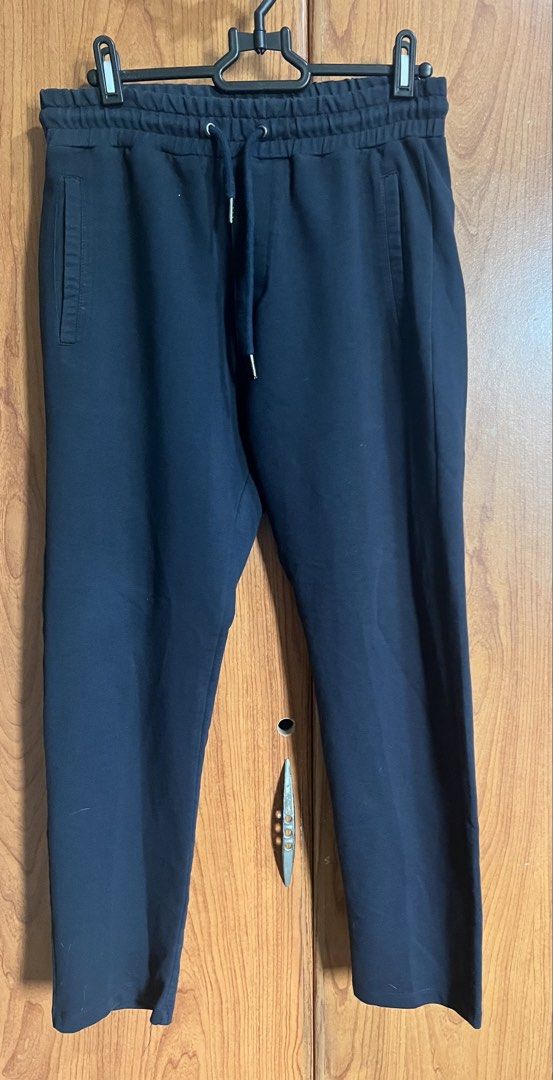 ZARA Black Jogger Pants Size S (Category: Joggers) located in Las Pinas. Submitted by sabsking (Listing ID 1450812111, Image 1). Description: - Zara Black Jogger Pants - Size: S - Elastic waistband with drawstring - Two side pockets - Made in Turkey - Comfortable and casual design Waistline 28-33 inches ₱480 plus sf.