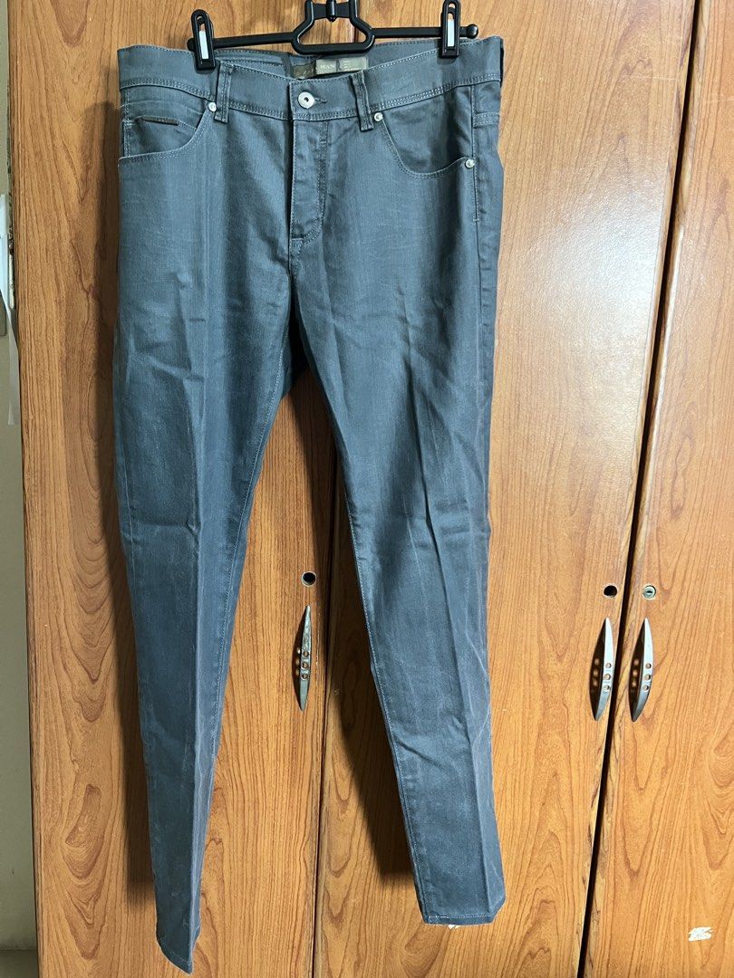 Zara Man Grey Slim Fit Jeans (Category: Jeans) located in Las Pinas. Submitted by sabsking (Listing ID 1450821588, Image 1). Description: - Grey Zara Man Jeans - Slim Fit Style - Made in Turkey - Tag Size: EUR 42, US 32, MEX 32 ₱500 plus sf.
