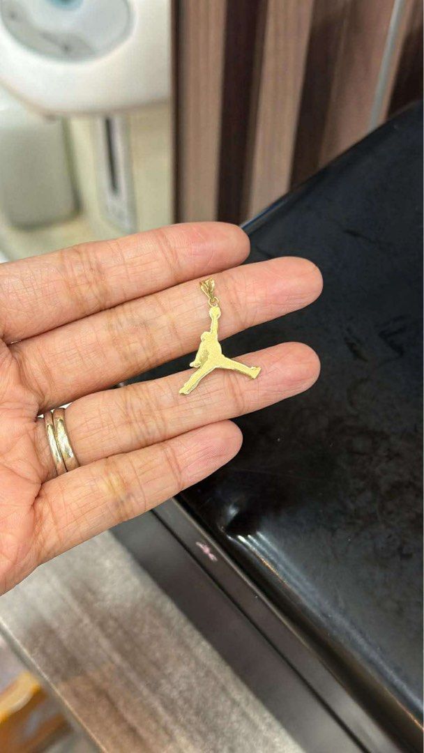 18k Saudi Gold Necklace 3.06g 16” (Category: Necklaces) located in Dasmarinas. Submitted by nylaneg (Listing ID 1451061726, Image 2). Description: 18k Saudi gold chain 16” 2.07g Pendant .99g .