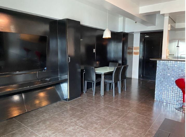 4BR Unit For Rent - The Fort Residences (Category: Apartments & Condos) located in Makati City. Submitted by vsg.realestate (Listing ID 1450938367, Image 3). Description: 🔆 4BR Unit For Rent - The Fort Residences 📌Property Details 20th Floor 4BR 4TB 170 sqm Fully Furnished 📌Features Maid's Room with T&B Nearby Places: Blue Sapphire Residences, Bellagio Towers, Forbeswood Heights, Verve Residences 🏷 Asking Price: ₱ 170,000 👩‍💼 Veronica Ginez