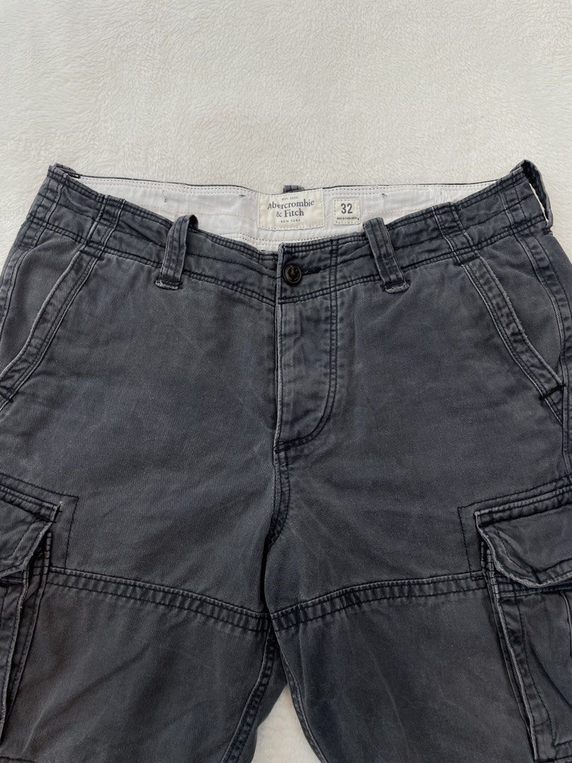 由 isola_bella (刊登 ID 1451093930，圖片 2) 提交，位於 台北市 (Taipei) 的 Abercrombie & Fitch Distressed Cargo Shorts Grey W32-33 (類別：短褲)，說明：。