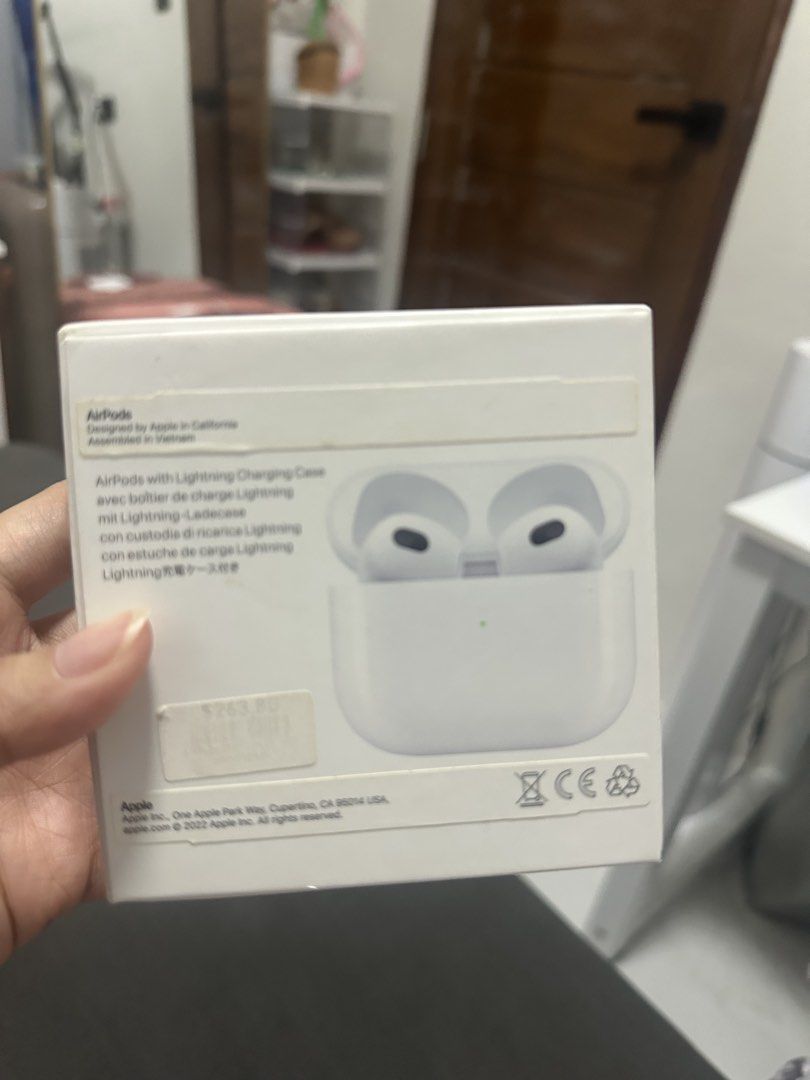 AIRPODS 3RD GEN ORIGINAL (Category: Earphones) located in Manila. Submitted by zahiraaan (Listing ID 1450978027, Image 3). Description: Bought in SG 2024. Comes with box (with tag) 7.5-8/10 condition Both airpods working well LOCATION: Dagupan City, Pangasinan. Buyer shoulder SF if needed ( can ship nationwide). Slightly nego.