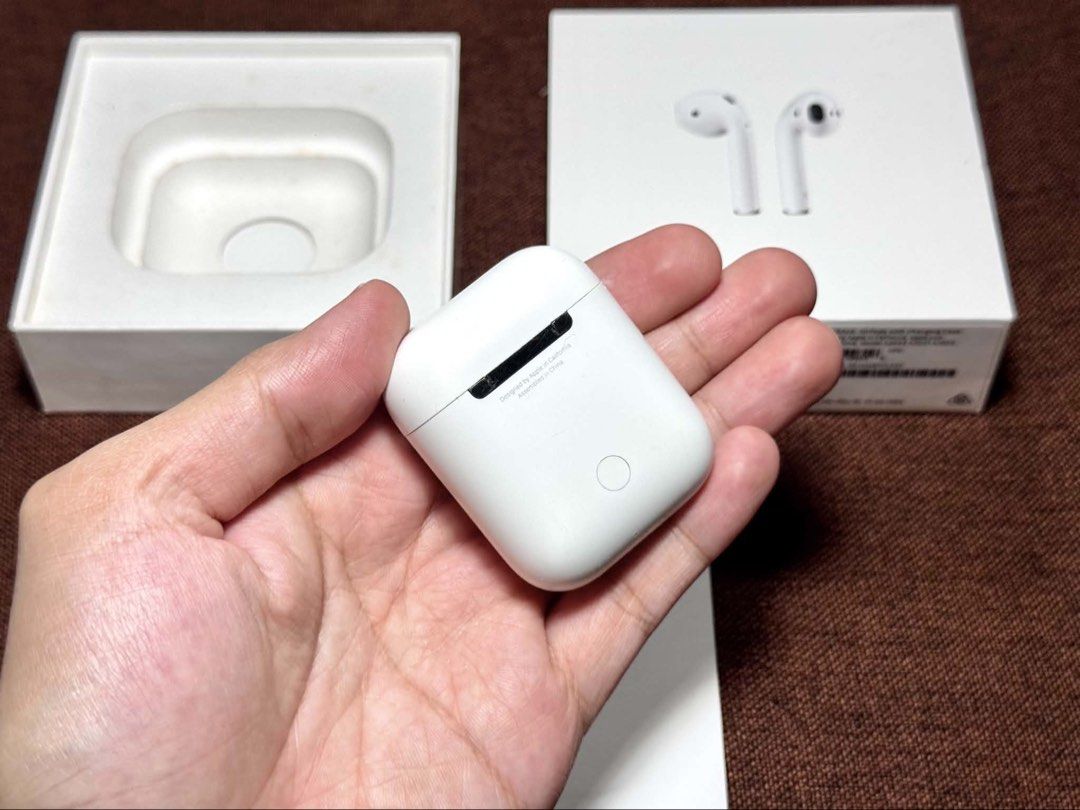 Airpods Gen 2 Charging Case only (Category: Earphones) located in Antipolo. Submitted by kenet13 (Listing ID 1450996244, Image 2). Description: Selling my Airpods Gen 2 CHARGING CASE ONLY PERSONAL WARRANTY: 1 MONTH (as long as hindi po nabagsak or nabasa) 100% no any hidden defects 100% good battery health 100% working perfectly 100% original Please no to lowballing po, I always ensure that all of my products are like new condition and free of is