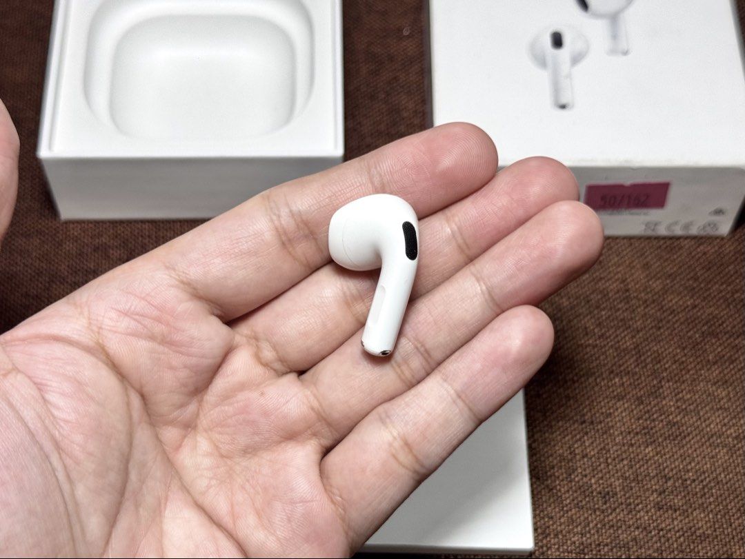 Airpods GEN 4 LEFT POD WITH ANC (Category: Earphones) located in Manila. Submitted by prelovedbyporttt (Listing ID 1451035841, Image 2). Description: Airpods GEN 4 LEFT POD WITH ANC 🔗UNDER APPLE WARRANTY: September 19, 2026 • 100% No hidden defects • 100% Battery health is in great condition • 100% Fully functional •Good as new condition • 100% Original item (feel free to check my transaction post on my page for proof of authenticity) If you hav