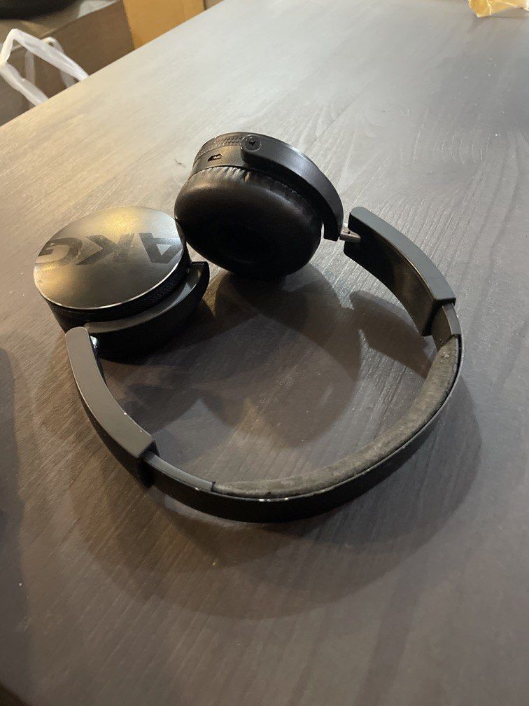 AKG C50BT Bluetooth Headphones (Perfect working condition) (Category: Headphones & Headsets) located in Las Pinas. Submitted by yourneighbortotoro (Listing ID 1451078121, Image 3). Description: AKG C50BT Bluetooth Headphones ✨ Wireless freedom meets studio-grade sound in a sleek foldable design 🖤 Perfect for collectors of audio gear, tech showcases, and minimalist setups 🔹 Brand: AKG 🔹 Model: C50BT 🔹 Type: On-ear Bluetooth headphones 🔹 Color