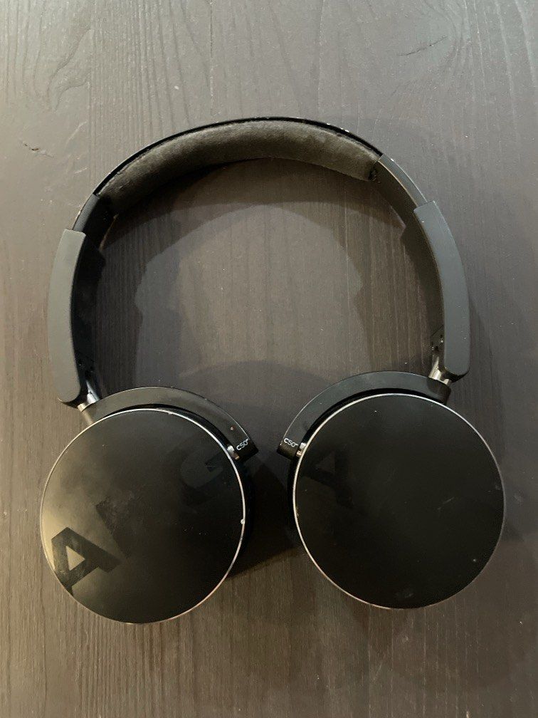AKG C50BT Bluetooth Headphones (Perfect working condition) (Category: Headphones & Headsets) located in Las Pinas. Submitted by yourneighbortotoro (Listing ID 1451078121, Image 1). Description: AKG C50BT Bluetooth Headphones ✨ Wireless freedom meets studio-grade sound in a sleek foldable design 🖤 Perfect for collectors of audio gear, tech showcases, and minimalist setups 🔹 Brand: AKG 🔹 Model: C50BT 🔹 Type: On-ear Bluetooth headphones 🔹 Color