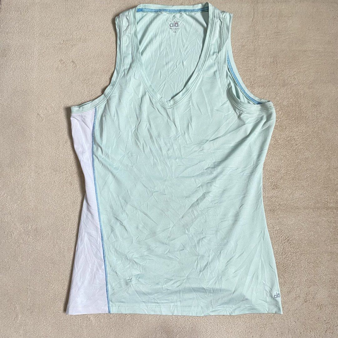 Alo Singlet Wmns (Category: Activewear) located in Polomolok. Submitted by larnel (Listing ID 1450985948, Image 1). Description: - Very good condi - Color rate 9/10 - Size large to xl | 19x27 - Need wash only.