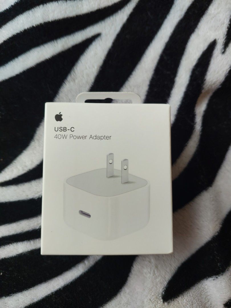 Apple 40W to 60w max Dynamic Usb-C Power adapter (Category: Cables & Adaptors) located in Makati City. Submitted by itnokdatu04911 (Listing ID 1450951173, Image 1). Description: apple 40w to 60w max Dynamic fast Chargubg MODE OF PAYMENT ✅COD ✅GCASH ✅PAYMAYA VIA LALAMOVE, GRAB OR U CAN BOOK YOUR OWN RIDER TO PICK UP. 14DAYS WARRANTY AND SAME DAY DELIVERY ‼️ Pm for sure buyer 😉.