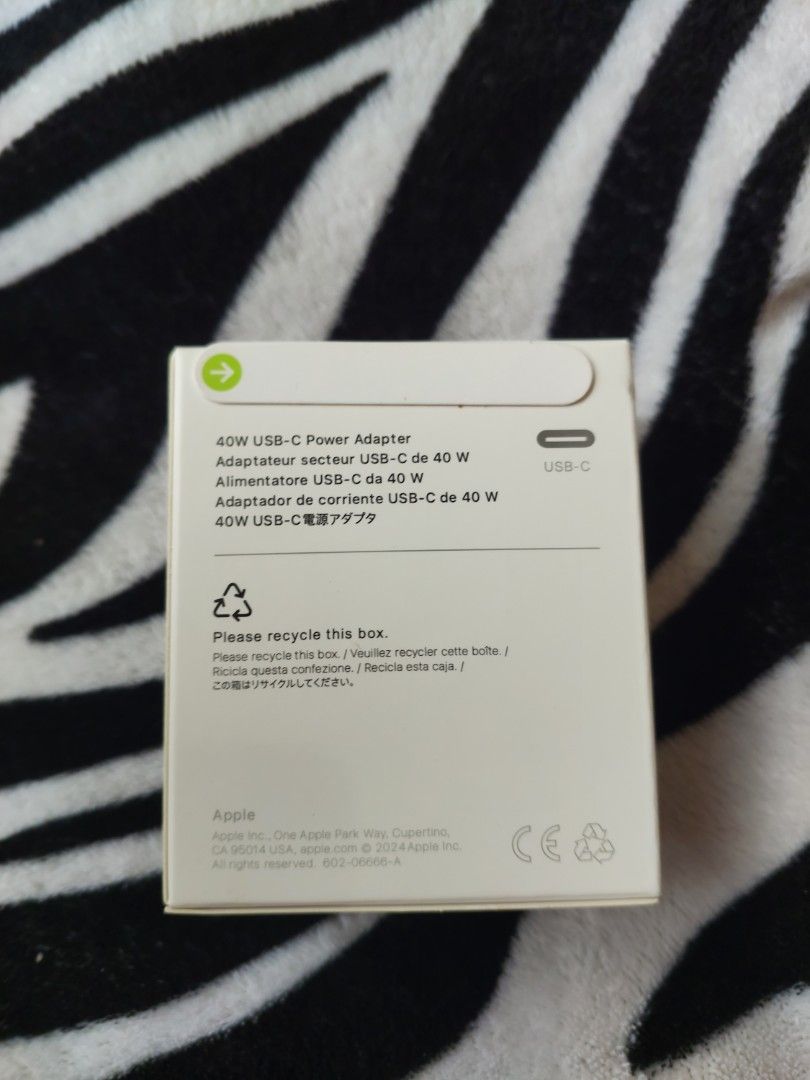 Apple 40W to 60w max Dynamic Usb-C Power adapter (Category: Cables & Adaptors) located in Makati City. Submitted by itnokdatu04911 (Listing ID 1450951173, Image 2). Description: apple 40w to 60w max Dynamic fast Chargubg MODE OF PAYMENT ✅COD ✅GCASH ✅PAYMAYA VIA LALAMOVE, GRAB OR U CAN BOOK YOUR OWN RIDER TO PICK UP. 14DAYS WARRANTY AND SAME DAY DELIVERY ‼️ Pm for sure buyer 😉.