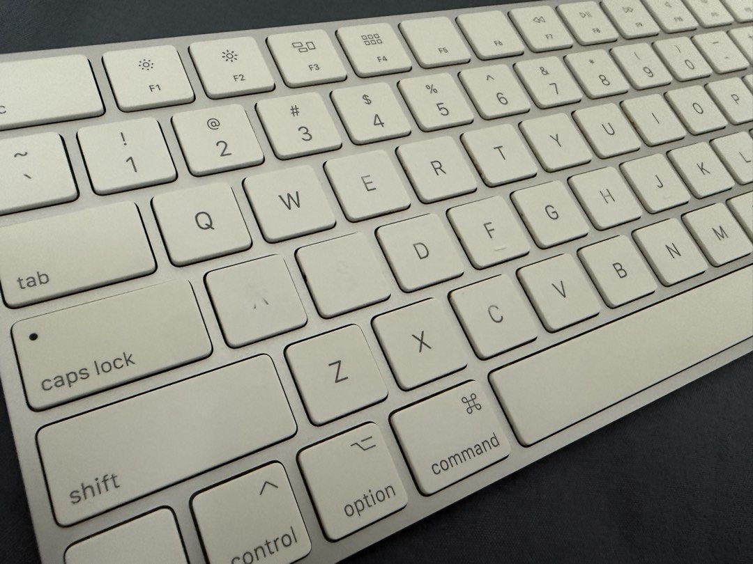 Apple Magic Keyboard Lightning Port515456697600593922