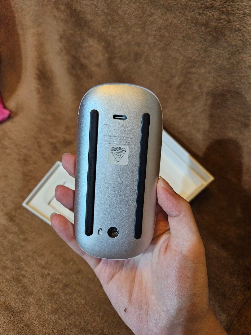 Apple mouse type c (Category: Mouse & Mousepads) located in Mandaluyong City. Submitted by waffleivy (Listing ID 1451032637, Image 3). Description: Rfs: mas nagagamit ung logitech; opened to check only barely used Loc: mandaluyong city .
