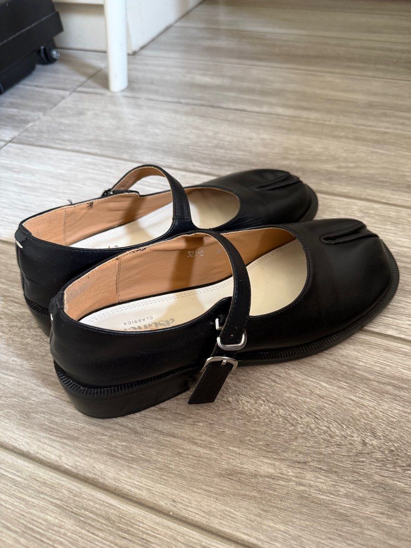 Asuncion Classica Sienna Heeled Tabi Shoes (Category: Flats & Sandals) located in Bacolor. Submitted by alysaflrs (Listing ID 1450950264, Image 3). Description: ★ only used few times ★ good as new!! ★ size 38 (lenght: 24cm) ★ 100% genuine leather ★ rfs- dont wear it anymore ★got this for ₱3,800.