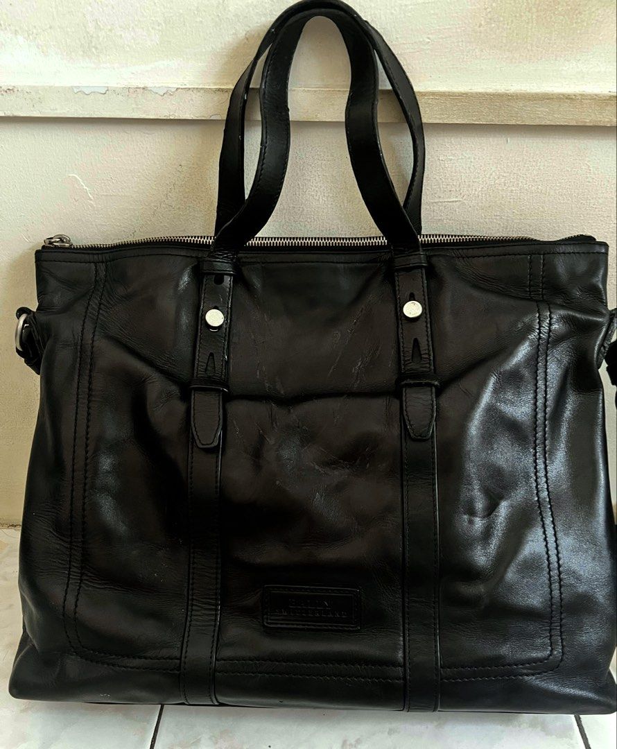 Auth Bally bag (Category: Luxury Bags & Wallets) located in Valenzuela. Submitted by dianzskiyo (Listing ID 1450963205, Image 1). Description: LOCATION : VALENZUELA 🎀AVAILABLE! SOLD ITEMS ARE MARKED OR DELETED🎀 Preloved 💯 Auth Bally Bag ‼️Issue: Rubber linings 📍 what you see is what you get 📍 Managed ur expectation - this is preloved 📍 Slightly negotiable 📍 All details were already posted (pls check photos para iwas sa redundant na tanong 