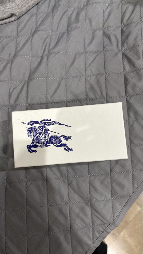 AUTH BURBERRY BOX - SUNGLASSES (Category: Purses & Pouches) located in Las Pinas. Submitted by cc.decluttering (Listing ID 1451007229, Image 1). Description: .
