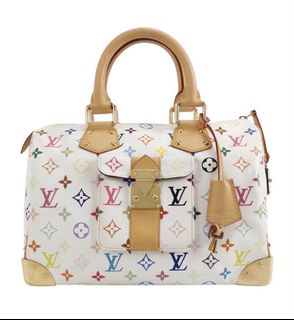 (Category: ) located in . Submitted by jtia_designer_luxury_fashion (Listing ID 1451040934, Image 1). Description: .