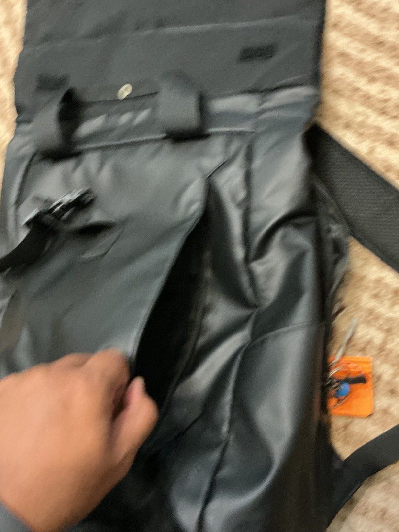 OZUKO Backpack Laptop (Category: Backpacks) located in Kluang. Submitted by haziqhafiz26647 (Listing ID 1450982987, Image 3). Description: Have 7 compartment Anything just pm Sesuai untuk student.