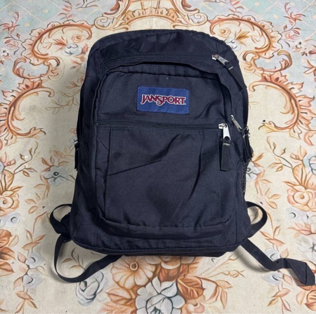 Bagpack Jansport Original (Category: Backpacks) located in Kuala Lumpur. Submitted by definisigergasi_thrift (Listing ID 1451118100, Image 1). Description: bag jansport original condition cemerlang 8.9/10 beg besar hitam pekat Rm 45.
