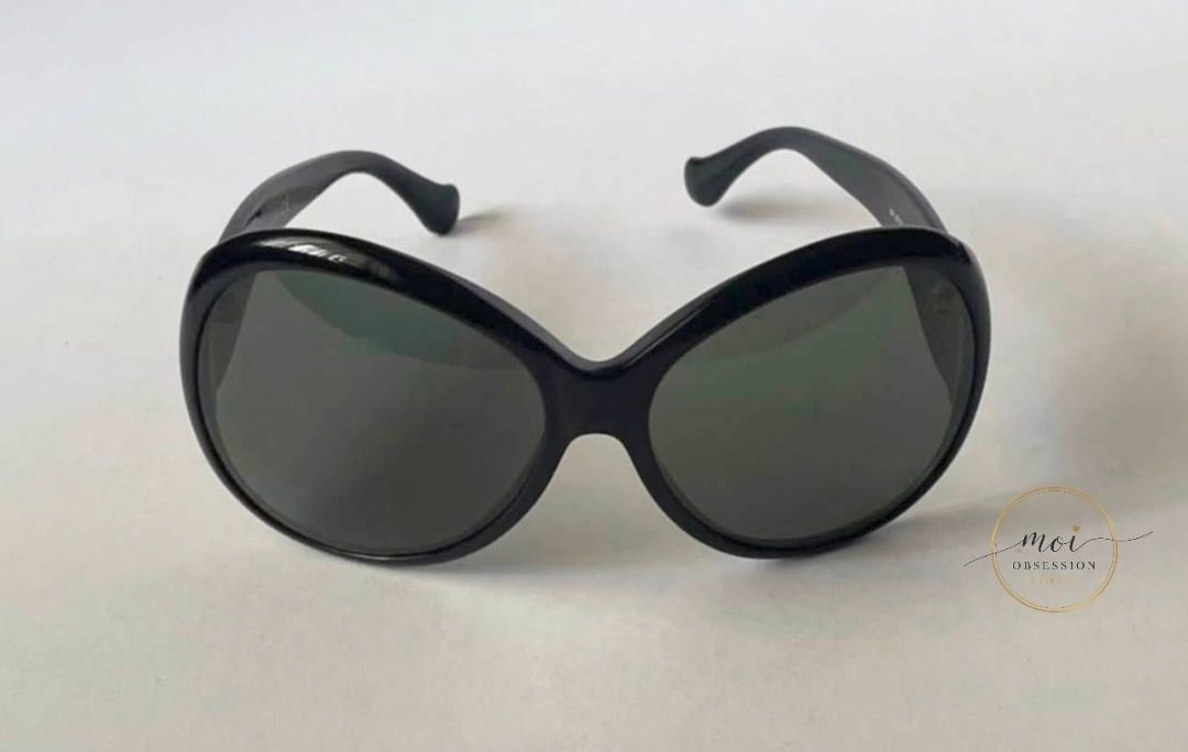 BALENCIAGA OVERSIZED SUNGLASSES WITH RECEIPT (Category: Luxury Accessories) located in Cagayan de Oro. Submitted by moiobsession (Listing ID 1450941371, Image 2). Description: ✨ Certified Authentic ✨ BALENCIAGA Oversized Sunglasses 🖤 Elevate your everyday look with these chic Balenciaga Oversized Sunglasses. Designed with a timeless oversized silhouette that flatters most face shapes while adding effortless luxury to any outfit—perfect for trave