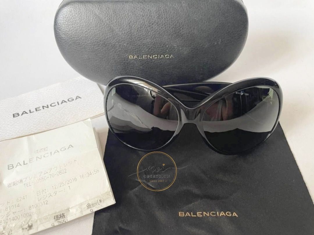 BALENCIAGA OVERSIZED SUNGLASSES WITH RECEIPT (Category: Luxury Accessories) located in Cagayan de Oro. Submitted by moiobsession (Listing ID 1450941371, Image 1). Description: ✨ Certified Authentic ✨ BALENCIAGA Oversized Sunglasses 🖤 Elevate your everyday look with these chic Balenciaga Oversized Sunglasses. Designed with a timeless oversized silhouette that flatters most face shapes while adding effortless luxury to any outfit—perfect for trave
