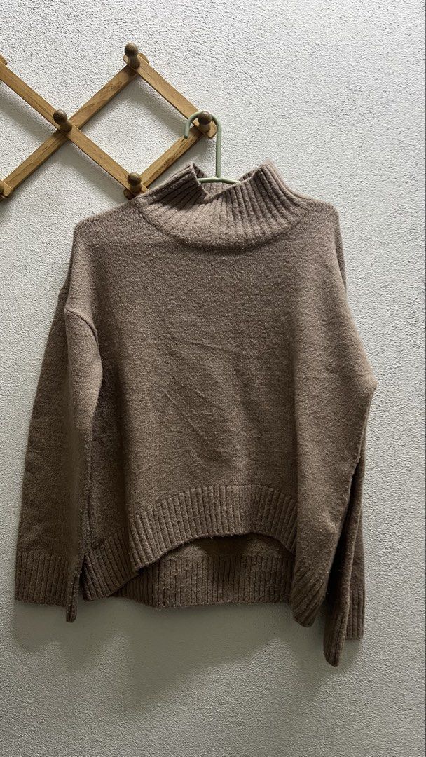 Basic knit (Category: Longsleeves) located in Bachok. Submitted by nputeristore (Listing ID 1450974523, Image 1). Description: pit 22 labuh 22.