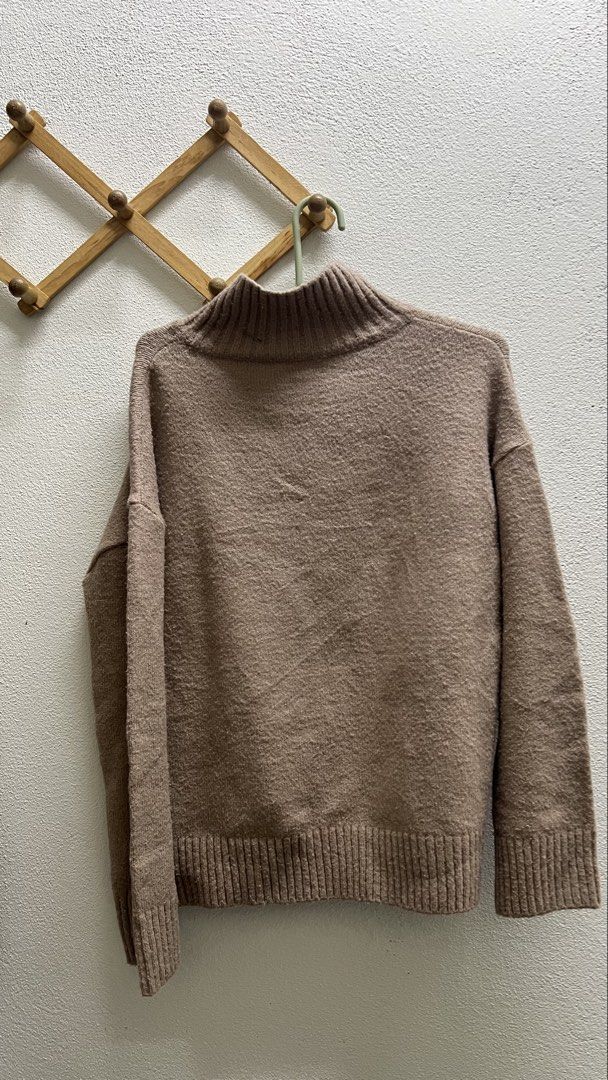 Basic knit (Category: Longsleeves) located in Bachok. Submitted by nputeristore (Listing ID 1450974523, Image 2). Description: pit 22 labuh 22.