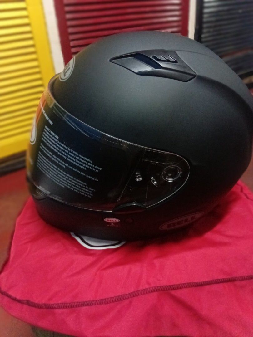 Bell Matte Black Full Face Motorcycle Helmet (Category: Helmets and other Riding Gears) located in Paranaque City. Submitted by kaycp (Listing ID 1451129649, Image 2). Description: - Matte black Bell helmet - Clear visor included - Features 'Bell - The Choice of Professionals' sticker - Quick release system for visor - Ideal for riding - Selling on behalf of a friend if interested pls text me 09458834385.