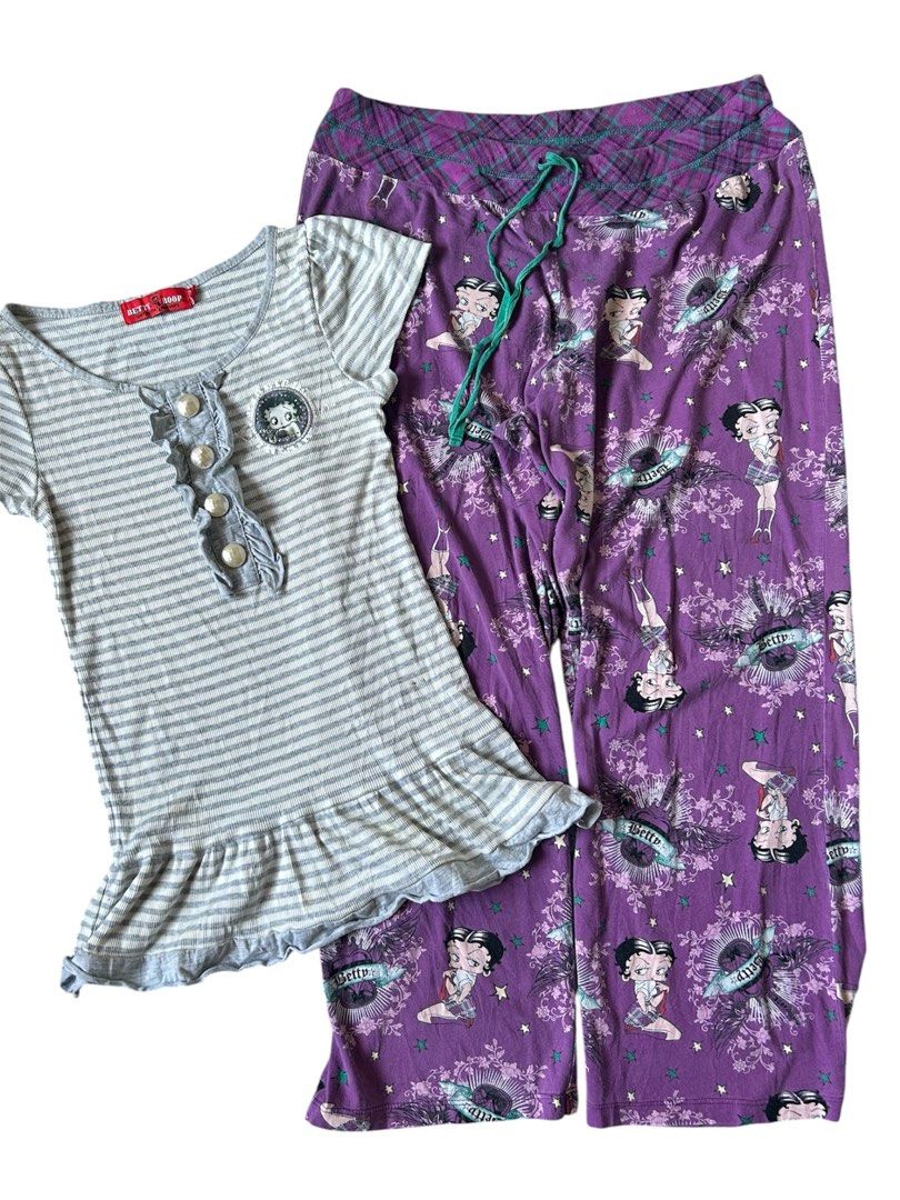 BETTY BOOP (Category: Activewear) located in Manaoag. Submitted by jrainier (Listing ID 1451112691, Image 1). Description: BETTY BOOP (ASPACK) Vintage Betty Boop Pajama Pants AOP Excellent Condition 9.5/10 color Rate Betty Boop Top Excellent Condition 9.5/10 color rate DM FOR MORE DETAILS📩📩.