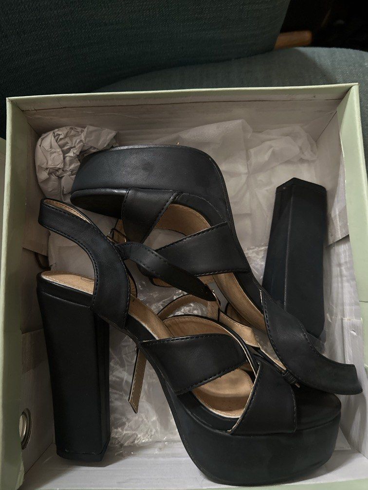 Black heels (Category: Heels) located in Makati City. Submitted by alyssa1718 (Listing ID 1450955131, Image 1). Description: Black heels size 6 with 4.5 inches heels ,good as new.