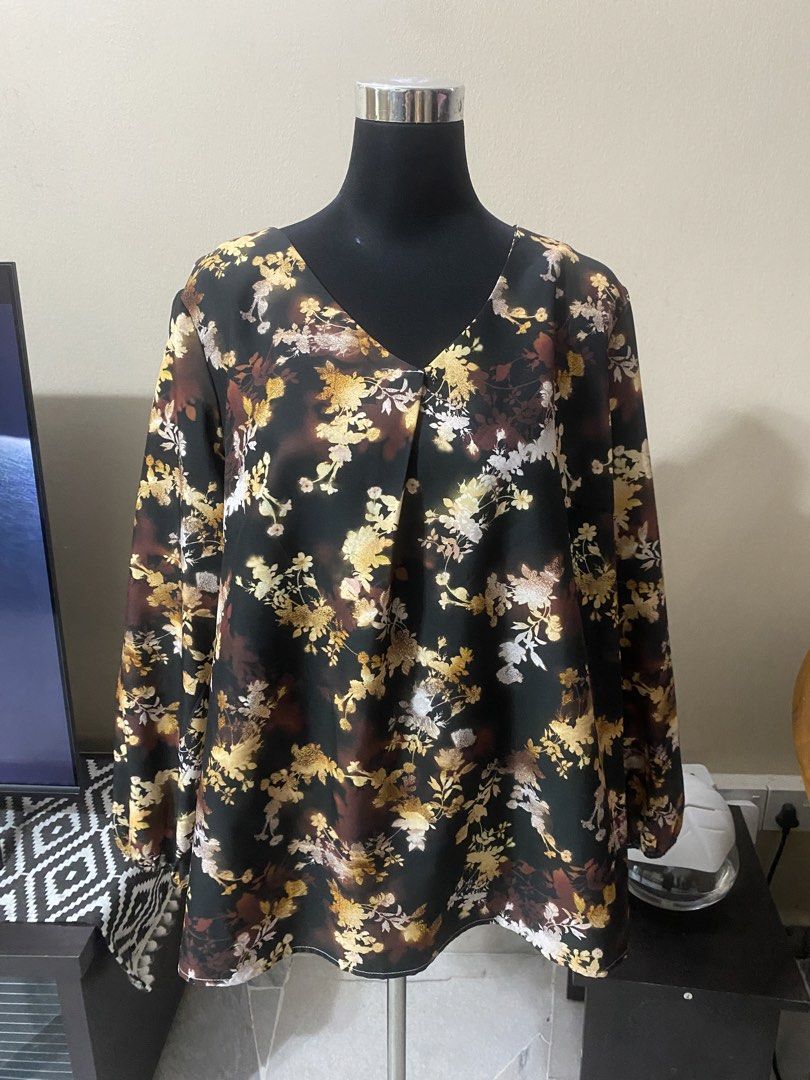 Blouse (Category: Blouses) located in Subang Jaya. Submitted by lilymoo28 (Listing ID 1451084417, Image 3). Description: L-XL.