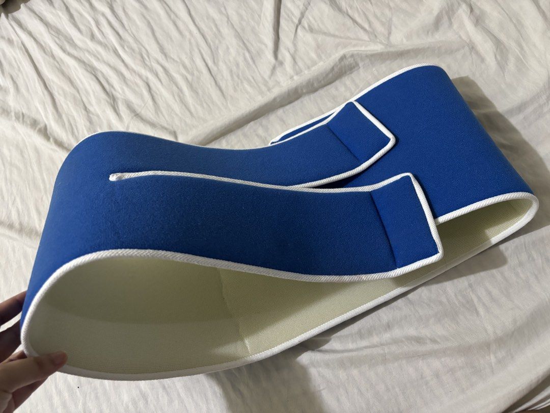 Blue Back Support Belt with White Trim (Category: Braces, Support & Protection) located in Paranaque City. Submitted by __thegoodfinds (Listing ID 1451086901, Image 2). Description: - Blue back support belt - White trim along edges - Adjustable straps for a snug and comfortable fit - Provides essential back support - Ideal for everyday use.