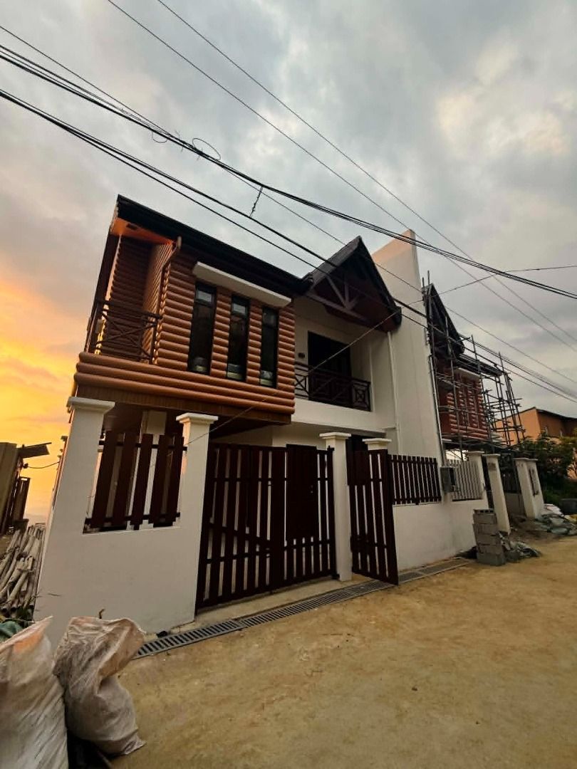 Brand-New Log Cabin – Benguet Homes (Category: House & Lot) located in Baguio. Submitted by free_smlxrealty (Listing ID 1451012543, Image 1). Description: Property Details: Lot Area: 96 sqm Floor Area: 170 sqm Bedrooms: 4 (fully furnished) Toilet & Bath: 3 Kitchen: Includes a separate dirty kitchen Parking: 1-car garage slot ✨ A beautifully designed log cabin with spacious interiors, modern finishes, and a cozy mountain-home feel. Perfect for fam