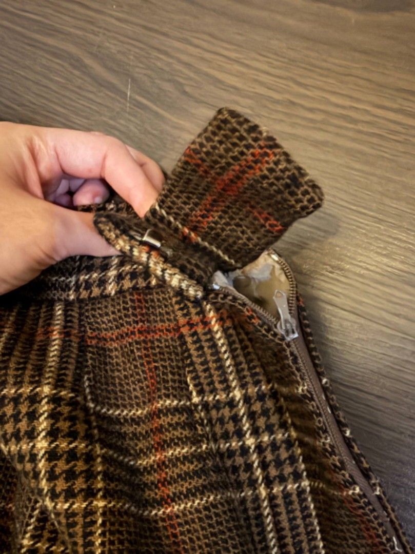 brown plaid midi skirt (Category: Skirts) located in Manila. Submitted by laurloopsy (Listing ID 1450964568, Image 2). Description: - classic brown plaid midi skirt - has a zipper closure at the side - tweed fabric kind of (?) - very cute! issues (slides 3 and 4): - some of the lining fell off - can be fixed by sewing.
