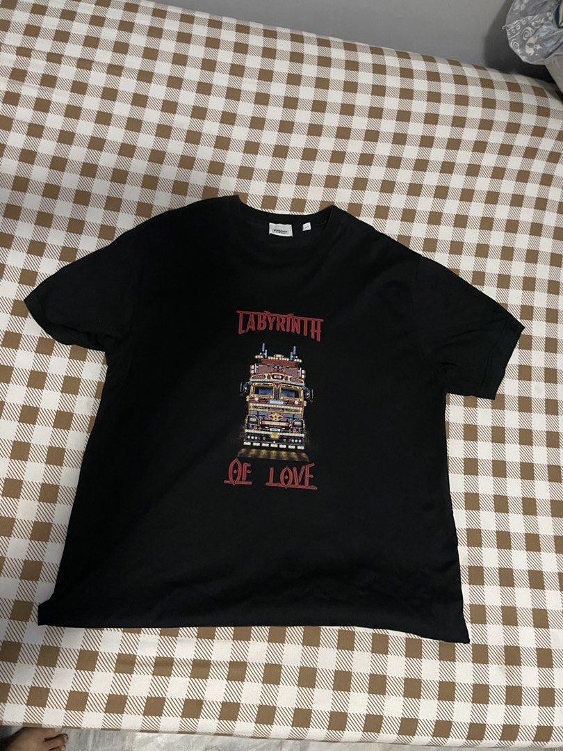 BURBERRY T-SHIRT Sz. Medium (Category: Tshirts & Polo Shirts ) located in Imus. Submitted by jrueee (Listing ID 1451024805, Image 1). Description: Pm for more Images and Questions.
