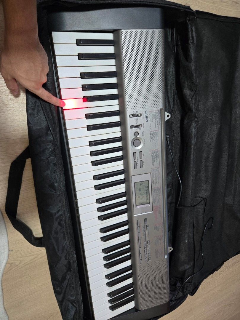 Casio Keyboard LK120 Lighted (Category: Musical Instruments) located in General Trias. Submitted by ninja0250 (Listing ID 1450992665, Image 2). Description: Casio LK120 Lighted Portable Keyboard Starter Kit - Keyboard Bag - Stand (no lock, loss) - Song Book - Power Cable Issue: Some Keys doesn't light up anymore Negotiable MOP: Gcash, Maya, MariBank MOD: Pick-Up, Lalamove .
