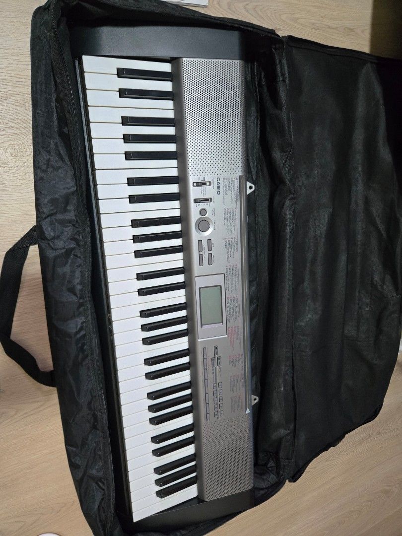 Casio Keyboard LK120 Lighted (Category: Musical Instruments) located in General Trias. Submitted by ninja0250 (Listing ID 1450992665, Image 3). Description: Casio LK120 Lighted Portable Keyboard Starter Kit - Keyboard Bag - Stand (no lock, loss) - Song Book - Power Cable Issue: Some Keys doesn't light up anymore Negotiable MOP: Gcash, Maya, MariBank MOD: Pick-Up, Lalamove .